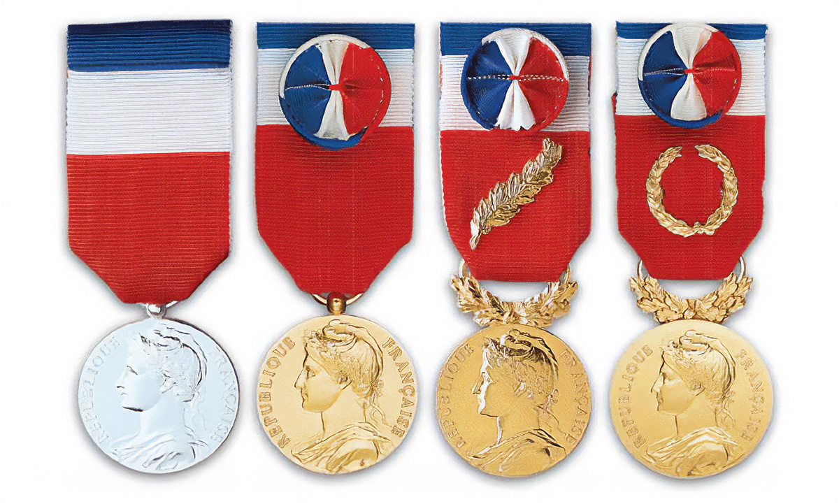 Médaille d'honneur du travail échelon argent avec ruban bleu blanc rouge